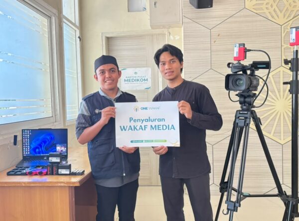 Dari Wakif untuk Dakwah, One Wakaf Salurkan Wakaf Media Tahap Kedua